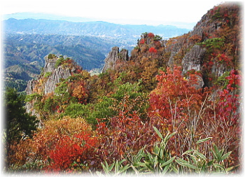 霊山のそそり立つ奇岩怪石